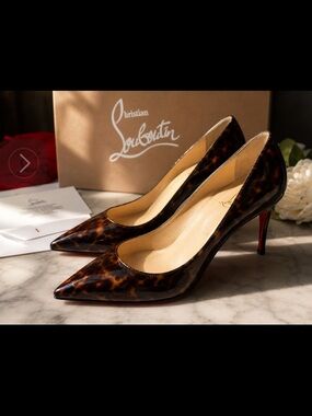 Christian Louboutin Decollete 554 Tartaruga Patent Pumps EU 40 Red Soles